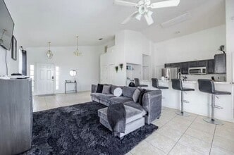 1005 Corvina Dr in Davenport, FL - Foto de edificio - Building Photo