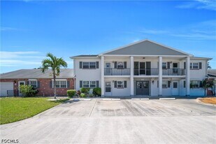 8741 Lueck Ln in Ft. Myers, FL - Building Photo