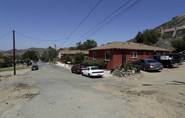 160 S Chestnut St in Lake Elsinore, CA - Building Photo - Building Photo