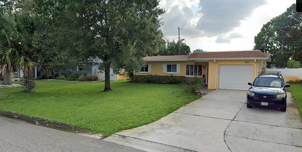 7481 Oak St NE in St. Petersburg, FL - Building Photo