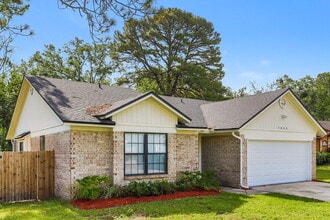 7843 Collins Ridge Blvd E in Jacksonville, FL - Foto de edificio - Building Photo