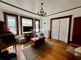 102 W Adams St, Unit 2 in Somerville, MA - Building Photo