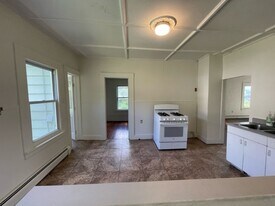 21-23-23 Lyman St in North Adams, MA - Building Photo