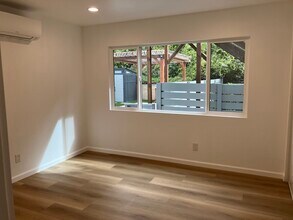 5083 Windsor Dr in San Diego, CA - Foto de edificio - Building Photo