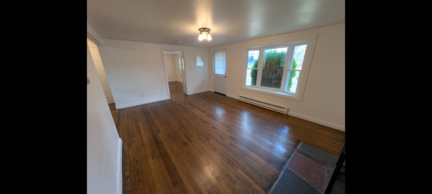 28 Harding St in Middleboro, MA - Building Photo