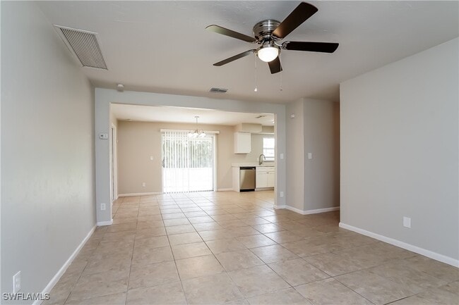 915 SE 19th St in Cape Coral, FL - Building Photo - Building Photo