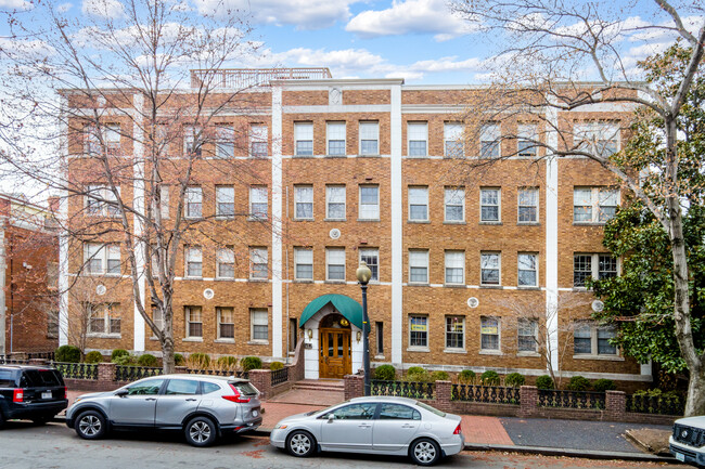 18 9th St NE in Washington, DC - Foto de edificio - Building Photo