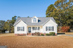 320 Sumter Dr NE in Marietta, GA - Building Photo