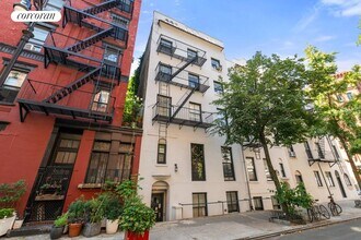 116 Perry St in New York, NY - Building Photo - Building Photo