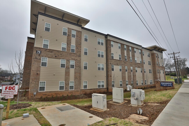 The Preserve at Logan Park in Greenville, SC - Foto de edificio - Primary Photo