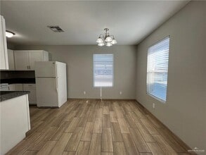 825 N Mississippi St in Alton, TX - Building Photo - Building Photo