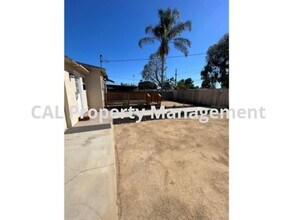 2125 N Screenland Dr in Burbank, CA - Building Photo - Building Photo
