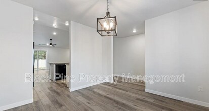 3949 N Amberwood Ave in Meridian, ID - Building Photo - Building Photo