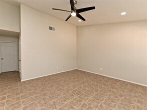 1916 Gracy Farms Ln in Austin, TX - Foto de edificio - Building Photo