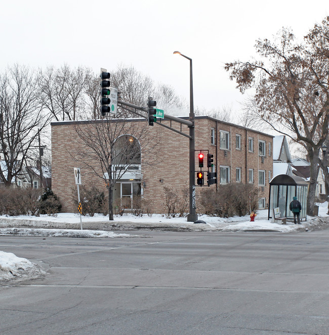 180 Lexington Pky N in St. Paul, MN - Foto de edificio - Building Photo