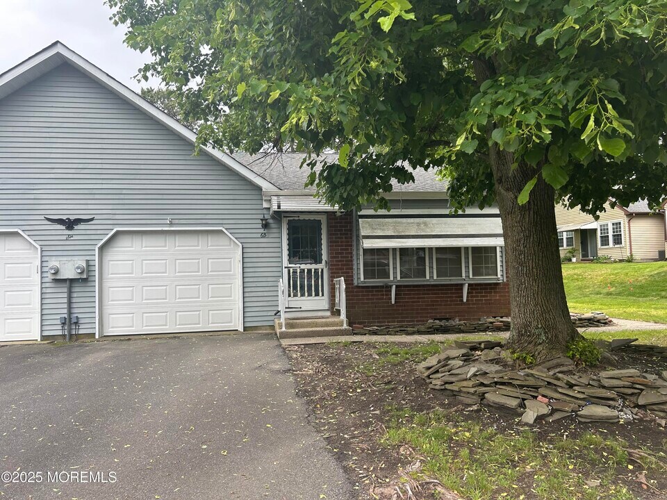 6B Alpine Rd in Manchester Township, NJ - Foto de edificio