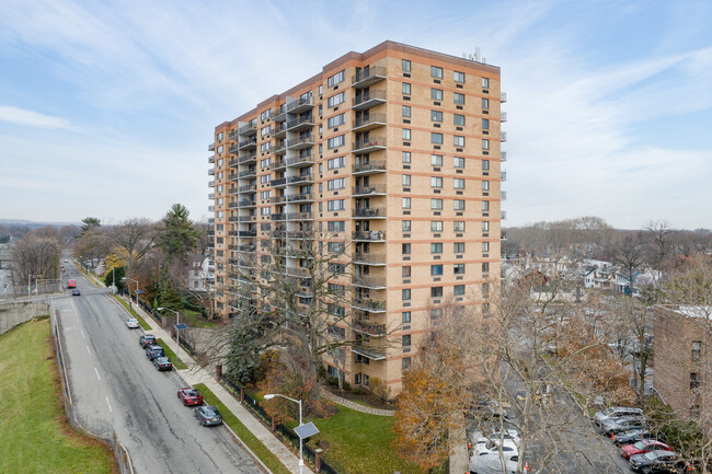 60 Parkway Dr E in East Orange, NJ - Building Photo - Building Photo