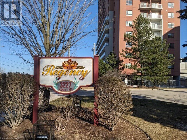 3227 King St E in Kitchener, ON - Building Photo - Building Photo