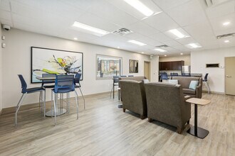 Tuscany Gardens Apartments in Woodlawn, MD - Foto de edificio - Building Photo