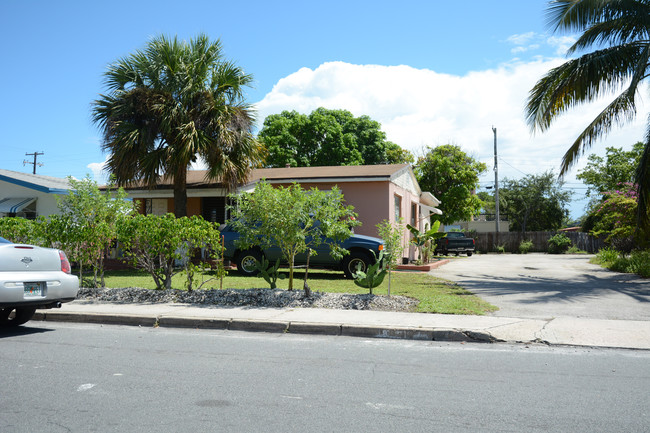 722 N H St in Lake Worth, FL - Building Photo - Building Photo