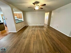 5135 Elk Creek in San Antonio, TX - Building Photo - Building Photo