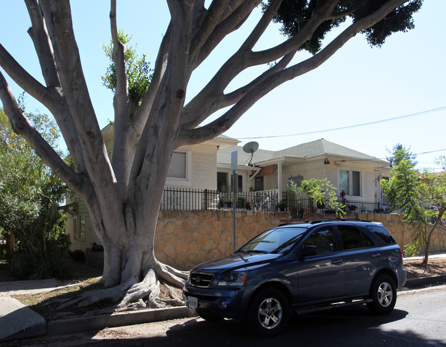 330 E Figueroa St in Santa Barbara, CA - Foto de edificio - Building Photo