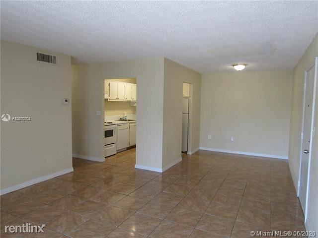 411 Executive Center Dr in West Palm Beach, FL - Building Photo - Building Photo