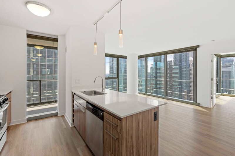 5 W Wolf Point Plaza in Chicago, IL - Building Photo