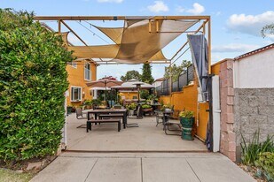 12609 Woodgreen St in Los Angeles, CA - Building Photo