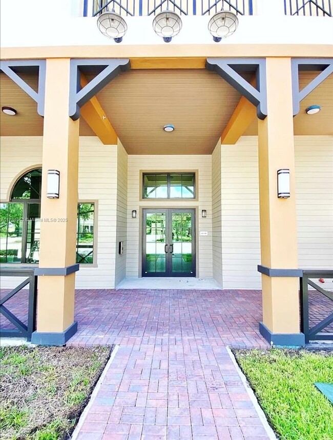 4100 SW 64th Ave in Davie, FL - Building Photo - Building Photo