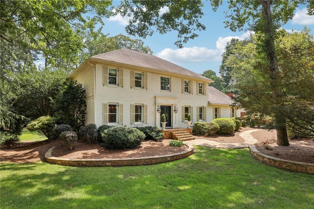 5653 Trowbridge Dr in Dunwoody, GA - Building Photo