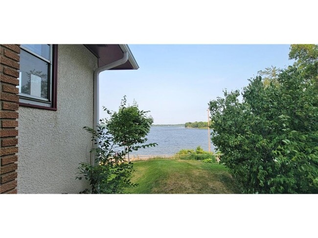 2331 W Medicine Lake Dr in Minneapolis, MN - Building Photo - Building Photo