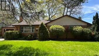 222 Trott Dr in London, ON - Building Photo