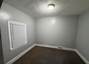 6723 Sebert Ave, Unit 1 in Cleveland, OH - Foto de edificio - Building Photo