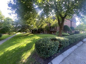 142 Kenrick St in Boston, MA - Building Photo - Building Photo