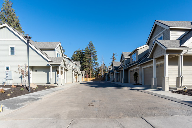 2352 NE 6th St in Bend, OR - Building Photo - Building Photo