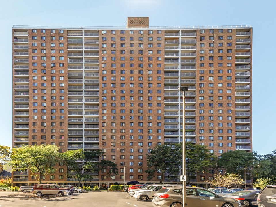 St. James Towers in Brooklyn, NY - Building Photo