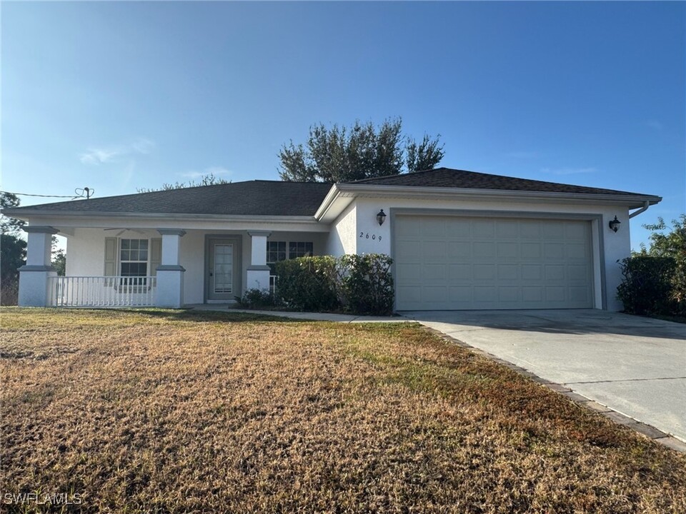 2609 40th St W in Lehigh Acres, FL - Building Photo