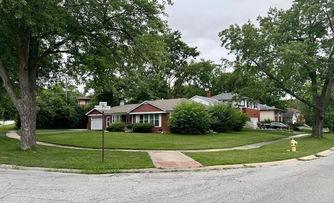 2652 Woodworth Pl, Unit 12 in Hazel Crest, IL - Building Photo - Building Photo