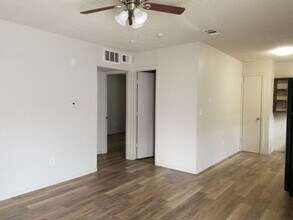 106 W Hudson St-Unit -C in Pittsburg, KS - Building Photo - Building Photo
