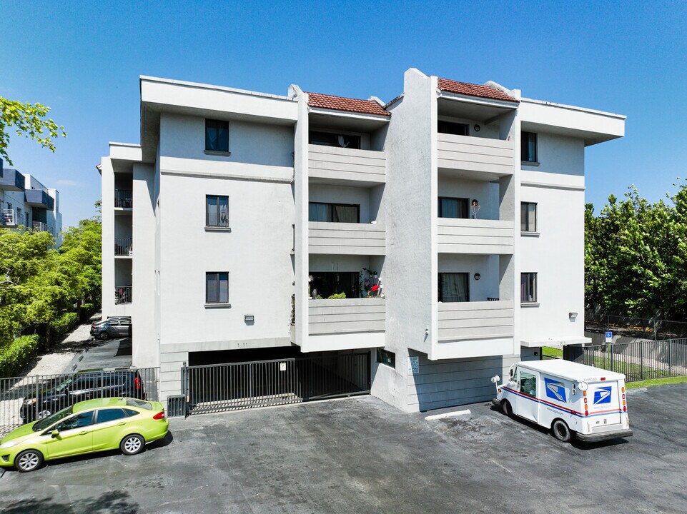 1311 NE 125th St in North Miami, FL - Building Photo