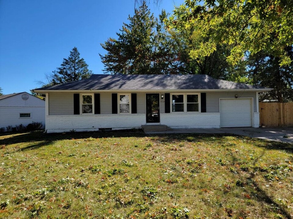 5105 NE 44th St in Kansas City, MO - Building Photo