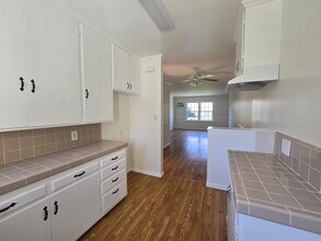 13644 Leadwell St, Unit 644 in Van Nuys, CA - Foto de edificio - Building Photo