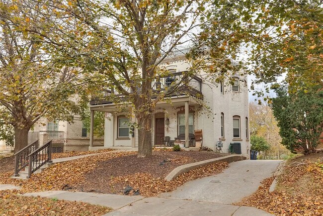 property at 812 Des Moines St