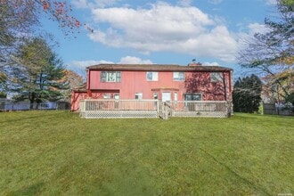 8 Mondavi Ln in East Setauket, NY - Building Photo - Building Photo