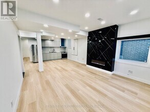 3186 Hines Dr in Oakville, ON - Building Photo - Building Photo