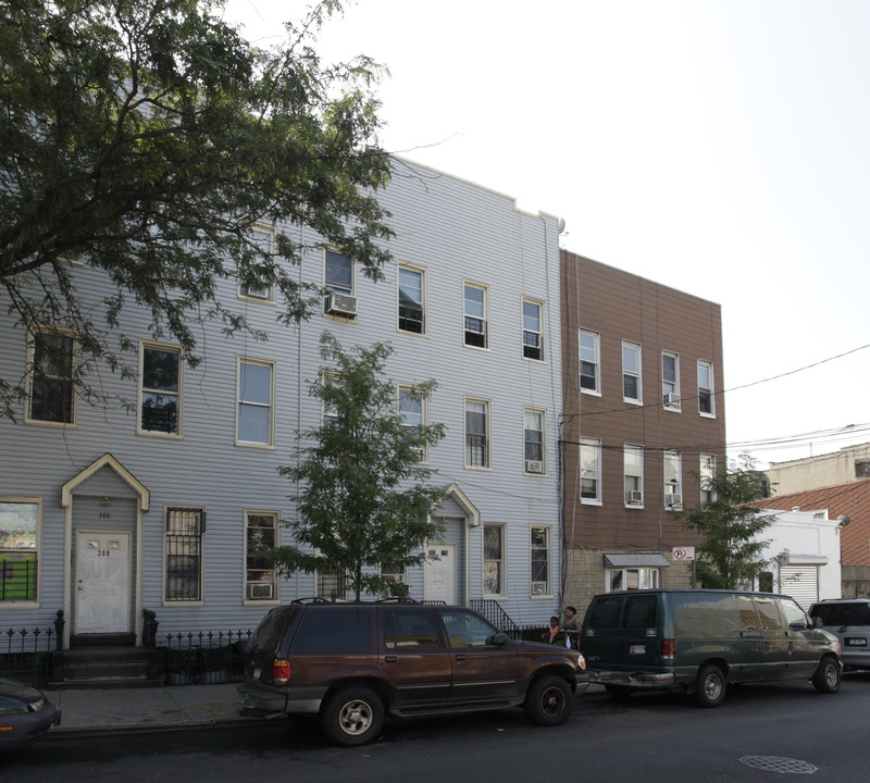 386 Harman St in Brooklyn, NY - Building Photo