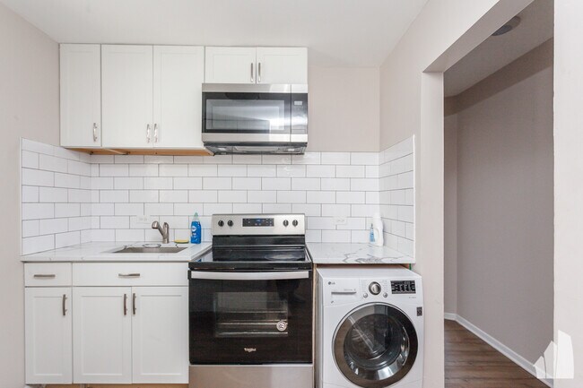 6427 N Hermitage Ave, Unit 2F in Chicago, IL - Building Photo - Building Photo