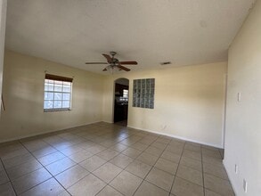 364 16th St SW in Vero Beach, FL - Foto de edificio - Building Photo