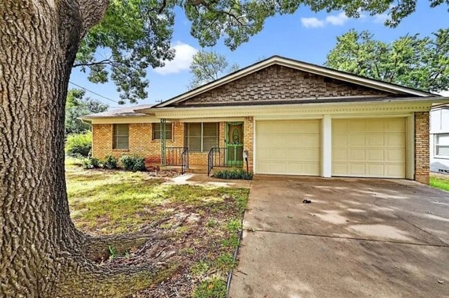 property at 1402 Hillcrest Dr